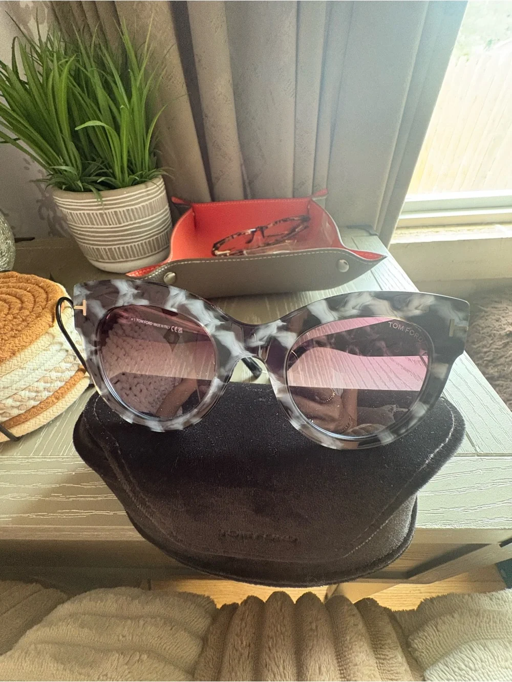 Tom Ford Grey Tortoise Cat-Eye Sunglasses with Pink Lenses